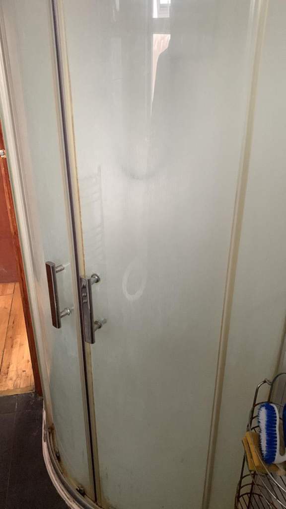 SPACIOUS CLEAN FURNISHED SINGLE ROOM - CLOSE TO TRAIN TUBE AND BUSES Ilford, London £650pm(IG1 2JL)