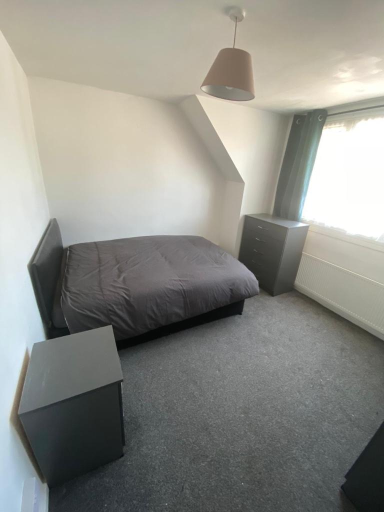 Room in shared accommodation (WS3 1JN)