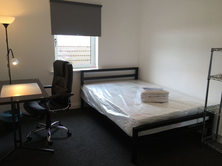 WEST END - 4 BEDROOM / 3 BATHROOM PENTHOUSE (G3 8GE)