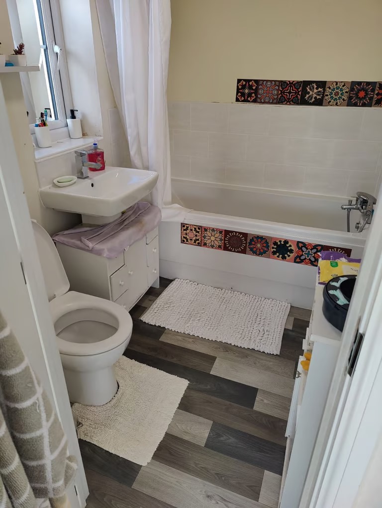 Double room at Sergeant Mark Stansfield Wy, Hyde SK14