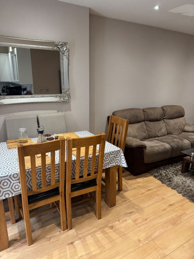 Big double room for rent (ME7 2EH)