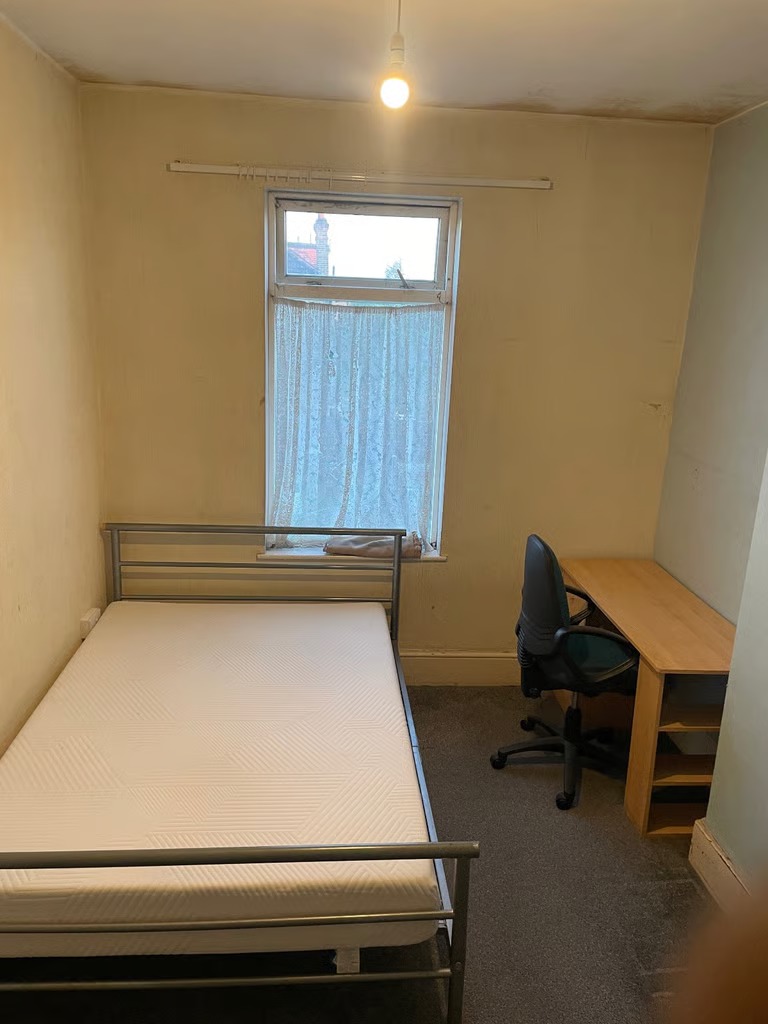 Single room to let