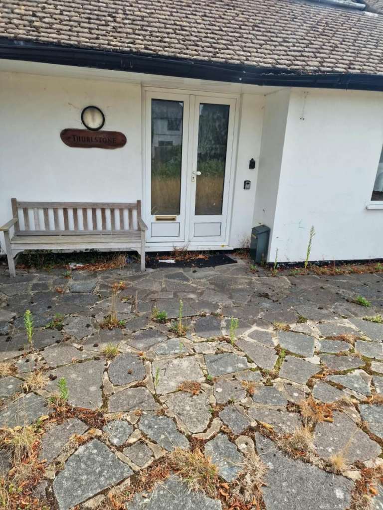 Spacious double room in a 5 Bedroom House - Purley / Woodcote – ALL BILLS INCLUDED £800pm (CR8 3NH)