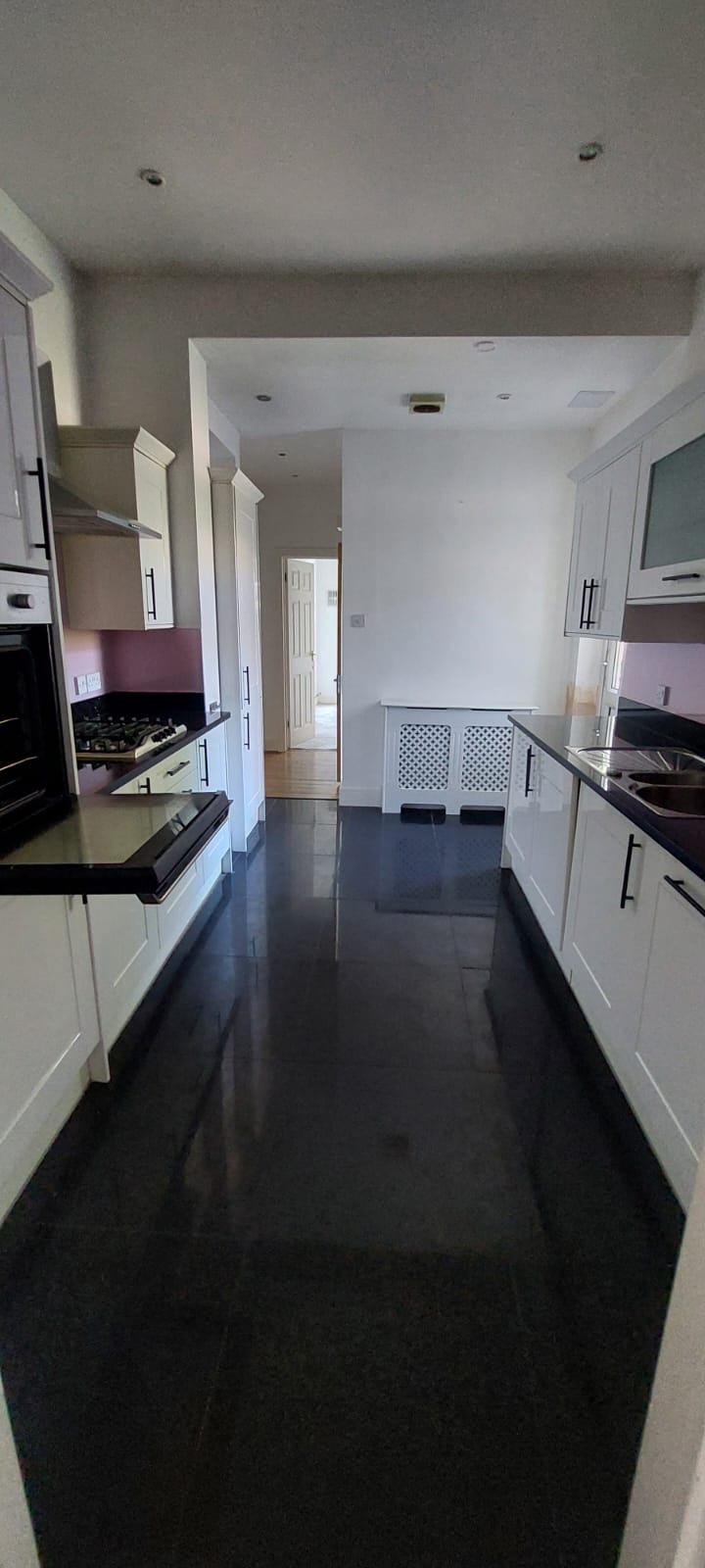 Unfurnished room to let
