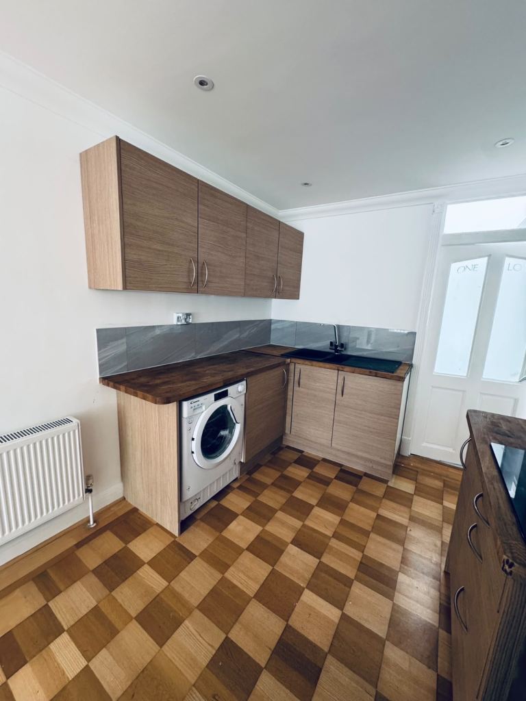Separate 1 Bed Flat at Sewardstone rd, Waltham abbey (EN9 3QF)