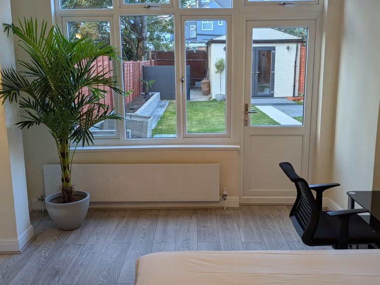 modern Single room to let