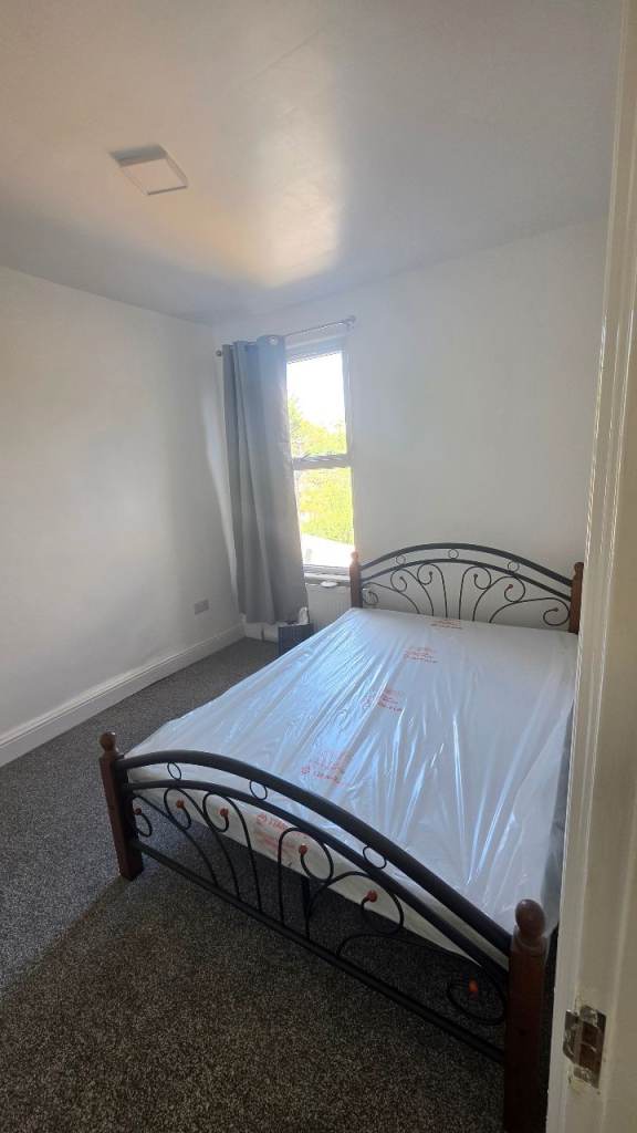🏡 SPACIOUS DOUBLE ROOM FOR Single person – E13 8RT | ALL BILLS INCLUDED! ✨