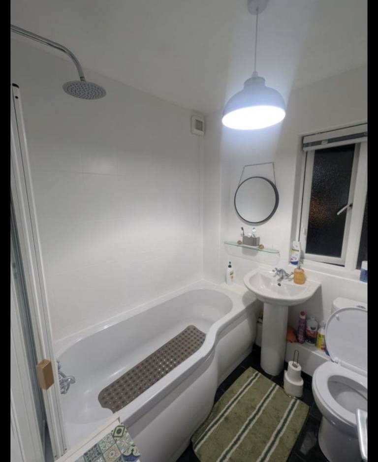 Double Room available with free Parking £700pm at Mace ct, Grays RM17 6TX