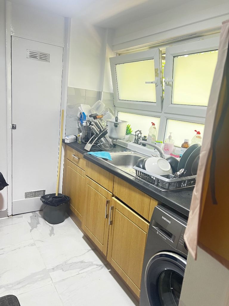 Master Room to rent at Claremont rd, Forest Gate (E7 0QP)
