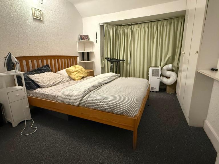 Double Room Available (TW4 6LB)