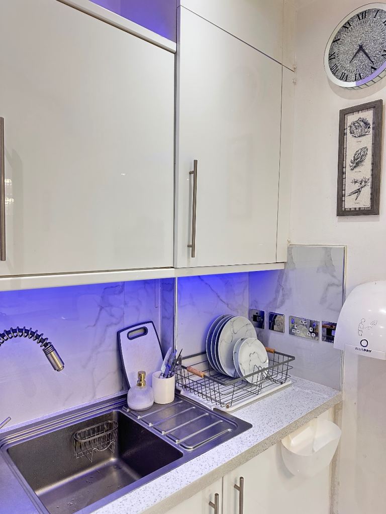 Luxury Furnished Double Room |  | Couples Welcome (CR7 6JU)