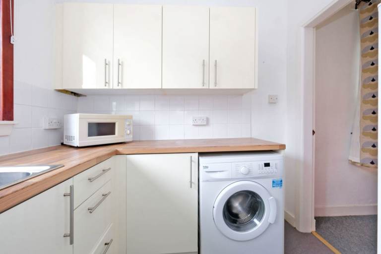 Fully Furnished Immaculate Double Room Available opposite to Aberdeen University £500pm (AB24 1TE)