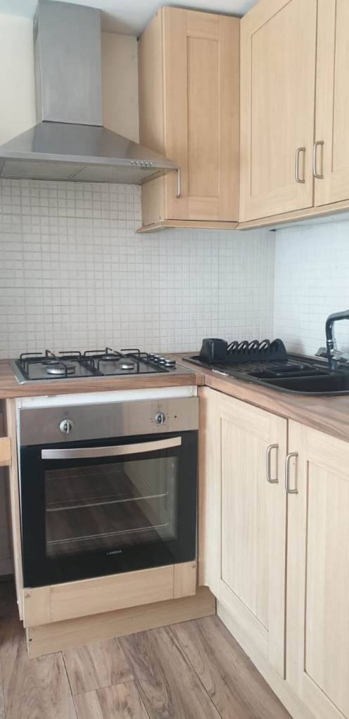 Studio Apartment with Wifi and all bills included (CV3)