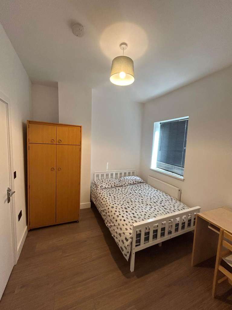 6 Beds house to let (ST4 4QX)