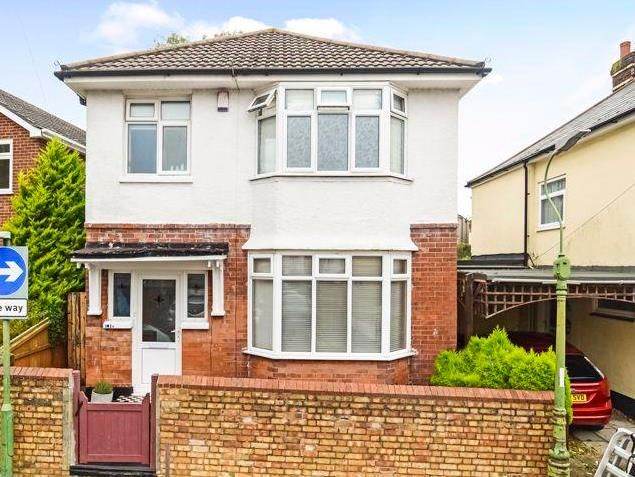 Four Double Bedrooms Detached House with Private Garden, Stourvale Road, BH6 5JB – Unfurnished Bournemouth, Dorset £1,890pm