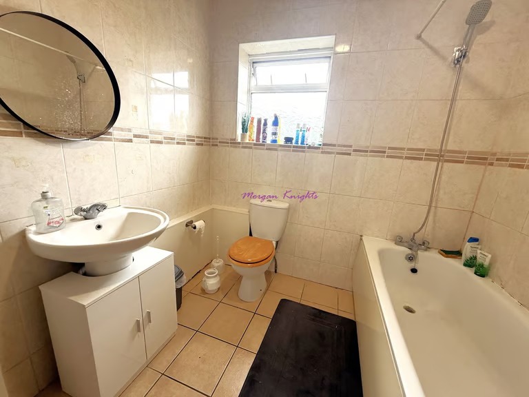 Double room available to let
