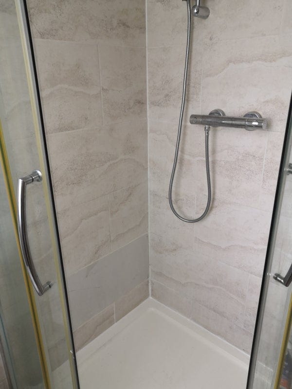 Ensuite room available to let