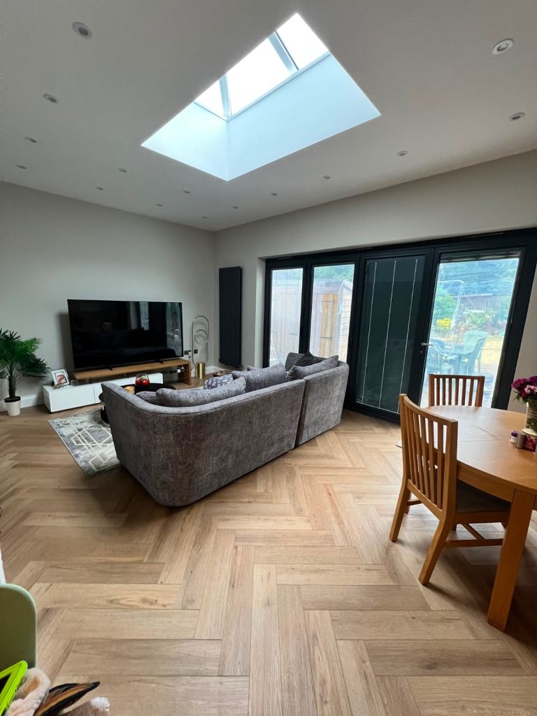 🏡 SPACIOUS EN-SUITE ROOM FOR FEMALE – THORNTON HEATH CR7 7RQ