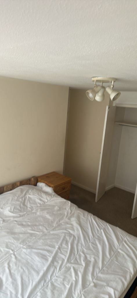Double bedroom near Gallow corner, Romford RM3 8PH