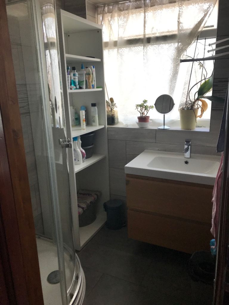 Double room for Spanish / Latina Streatham (SE27 0LU)
