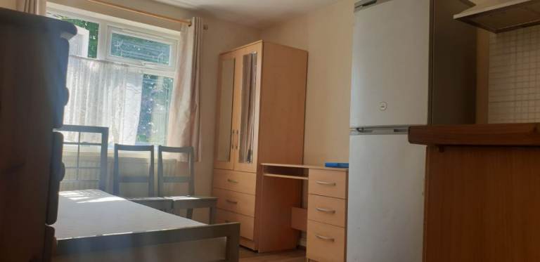 Studio Apartment with Wifi and all bills included (CV3)