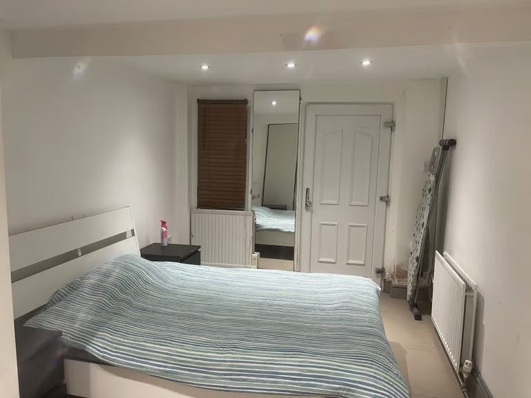 Single bed flat to let