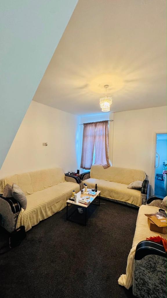 2 bedroom terraced house for rent (ST3)