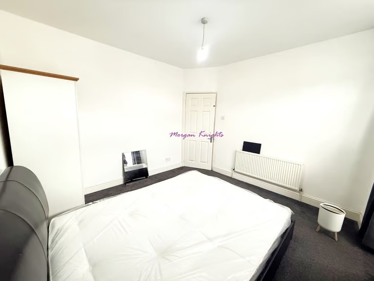 Double room available to let
