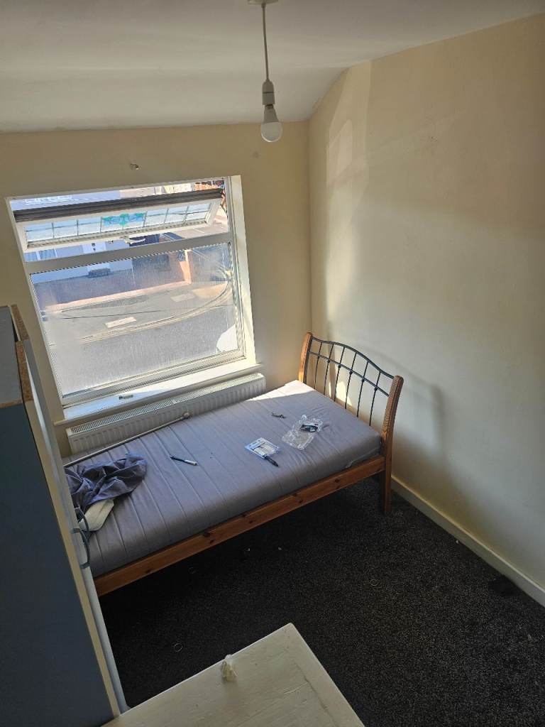 Good size single room to let inclusive bills in Dagenham (RM9 5UL)