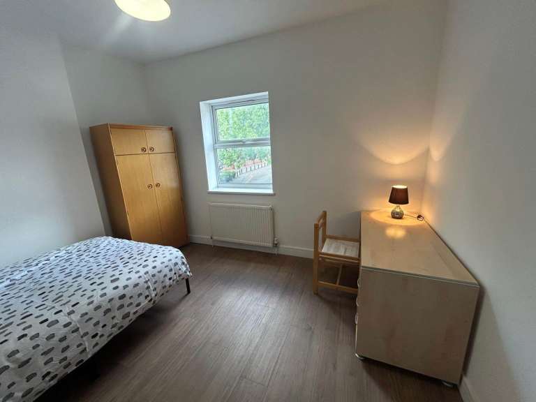 6 Beds house to let (ST4 4QX)