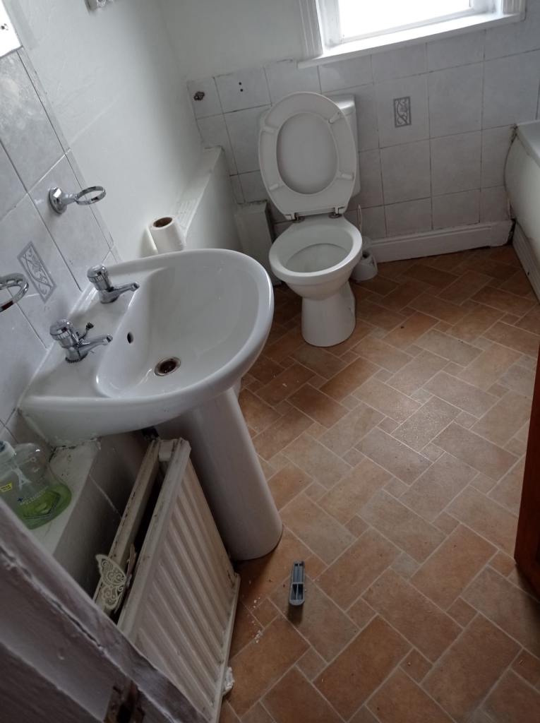 3 Bedroom Terraced House Available at Briggs ave, Wibsey Bradford £950pm (BD6 3AS)