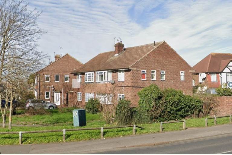 2 Bed Flat (maisonette) to rent in Harlingon (UB3 5LT)