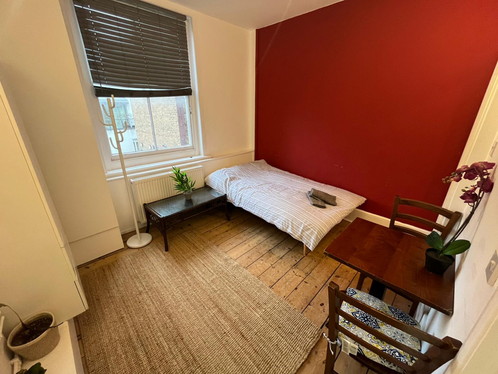 Three Self-Contained Studios – Upper Street, Islington, London (N1 2XQ)