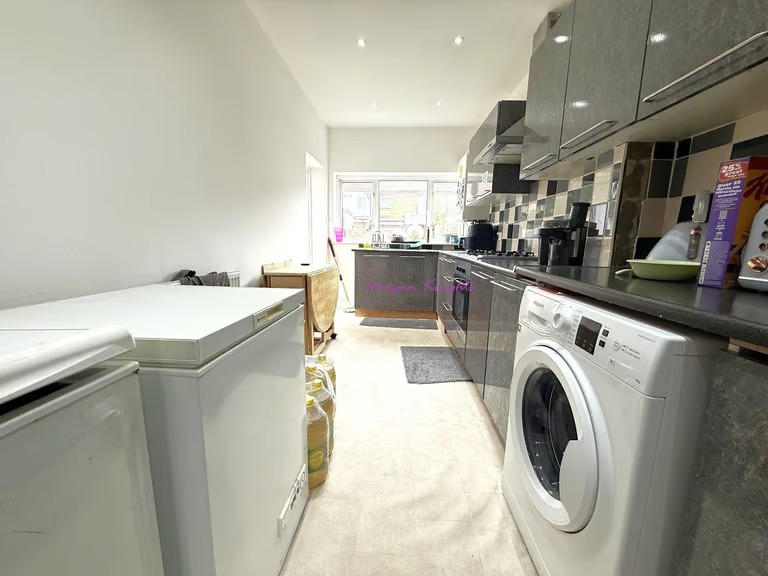 Double room available to let