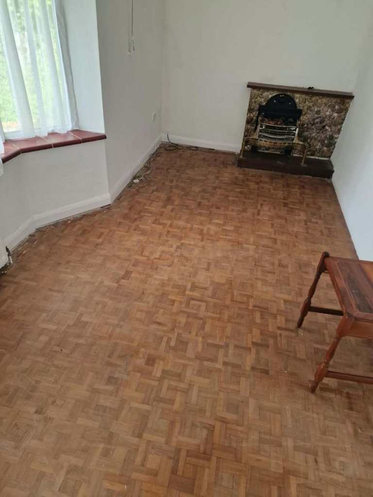 Spacious double room in a 5 Bedroom House - Purley / Woodcote – ALL BILLS INCLUDED £800pm (CR8 3NH)