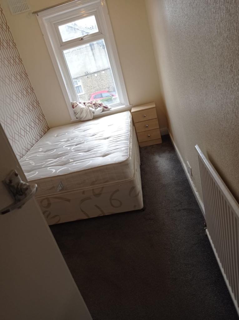 3 Bedroom Terraced House Available at Briggs ave, Wibsey Bradford £950pm (BD6 3AS)