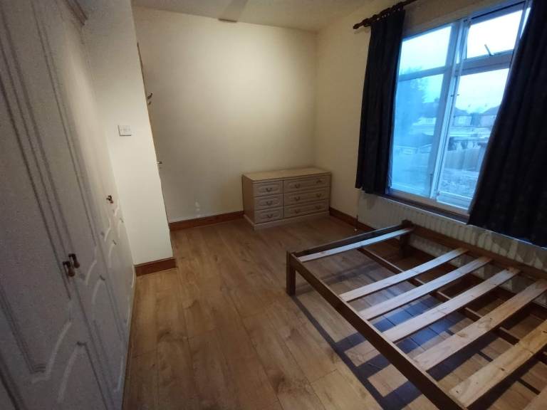 Lovely room in an AMAZING House Heathrow, London £700pm(TW5 0QJ)