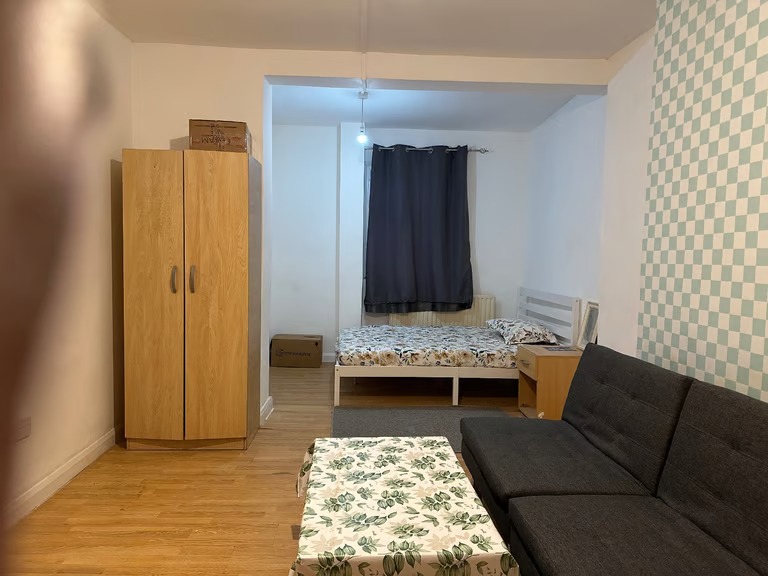 Double room to let at N4