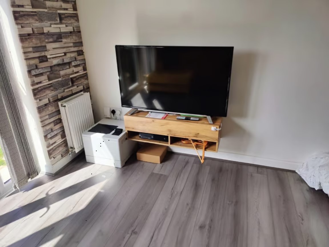Double room at Sergeant Mark Stansfield Wy, Hyde SK14