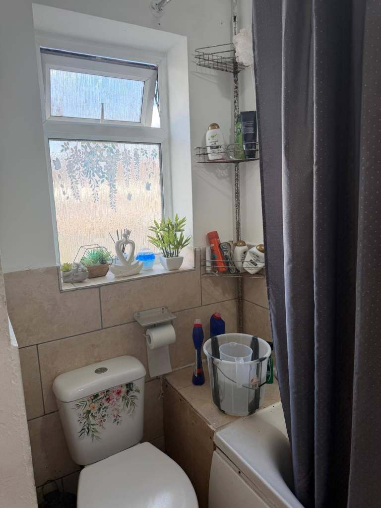 2 Bed Flat (maisonette) to rent in Harlingon (UB3 5LT)