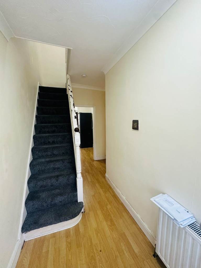 Beautifil 4 bed house to let in baron gardens (IG6 1NX)
