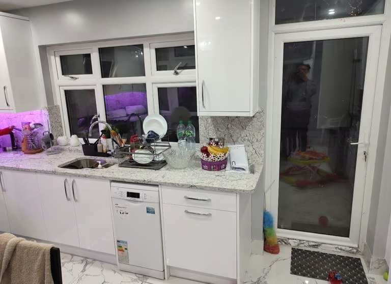 Spacious room to let