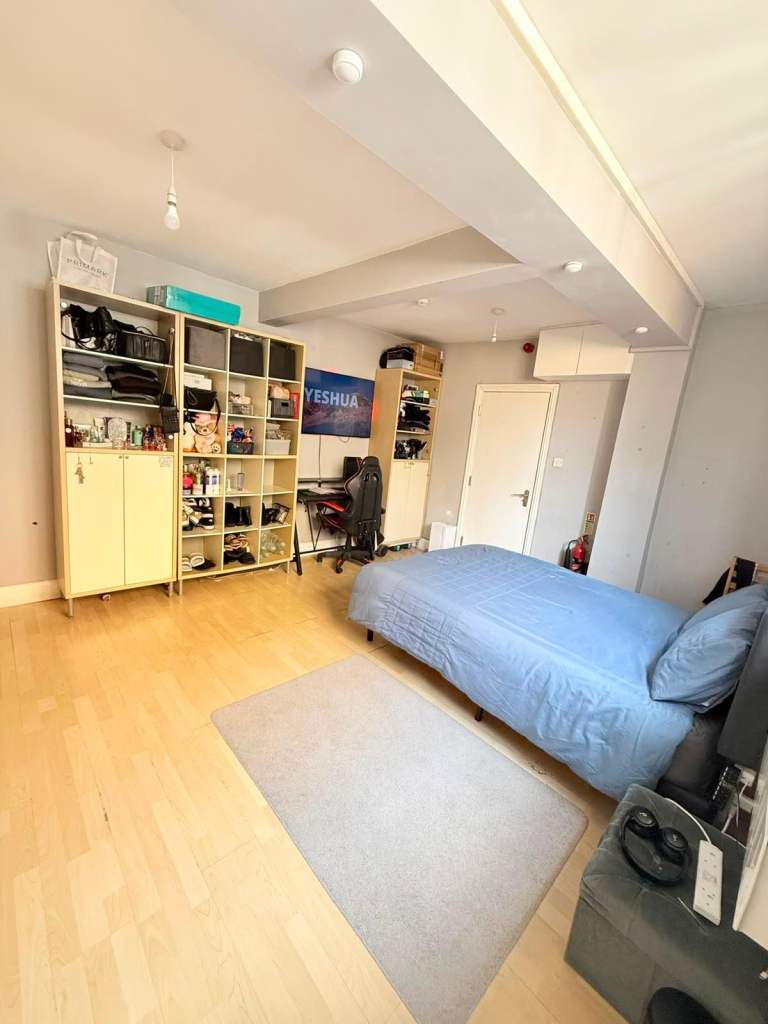 STUDIO FLAT FOR RENT IN WOOD GREEN N22 1 MIN FROM STATION.