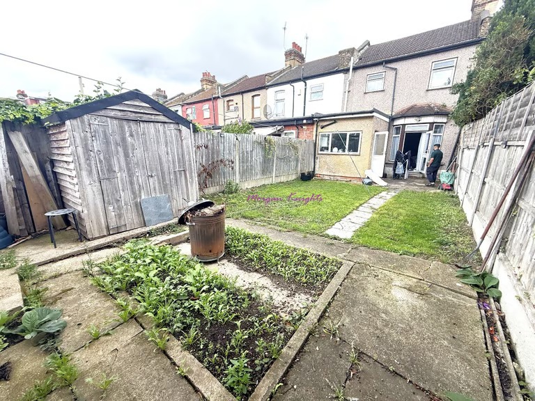 Double room available to let
