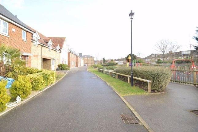 3 Bedroom House to Rent at Charles Church walk, Ilford (IG1 3RZ)