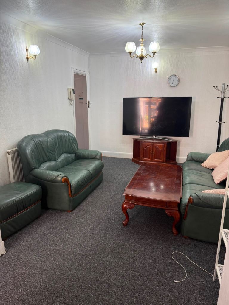 Double Room Available (TW4 6LB)
