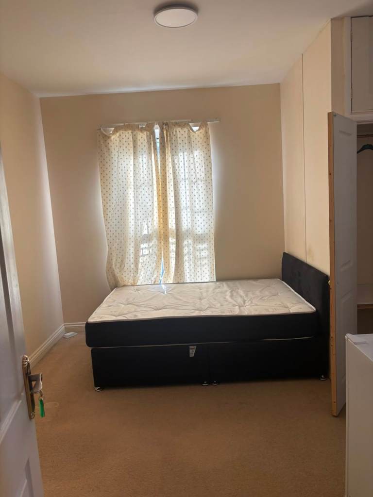Furnished ensuite and another Bedroom Available Near Maidstone Hospital (ME16)