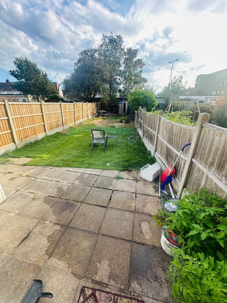 Beautifil 4 bed house to let in baron gardens (IG6 1NX)