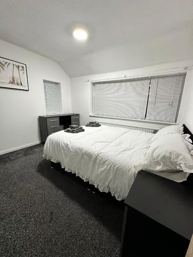 Fully Furnished 3-Bedroom Semi-Detached House 📍 Wilkinson Road, Bolton, BL1 7BA