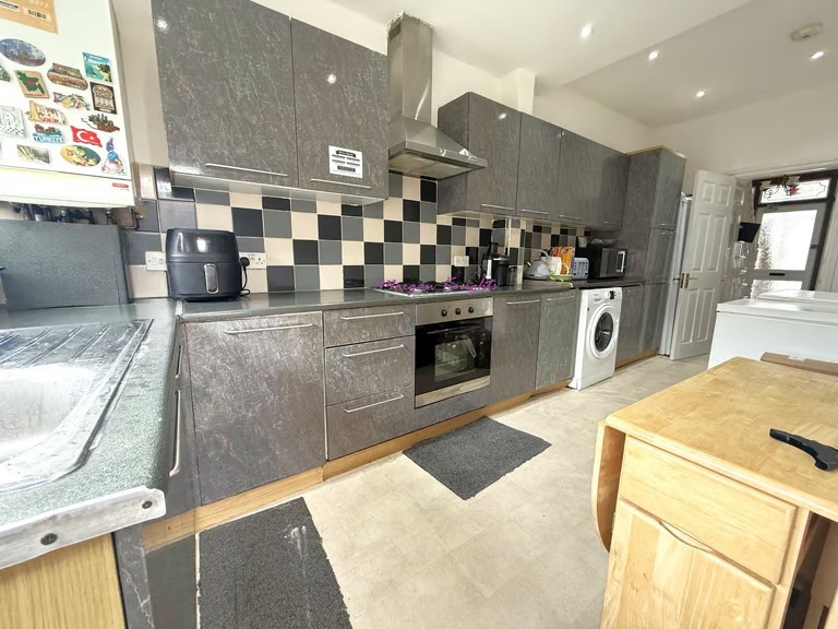 Double room available to let